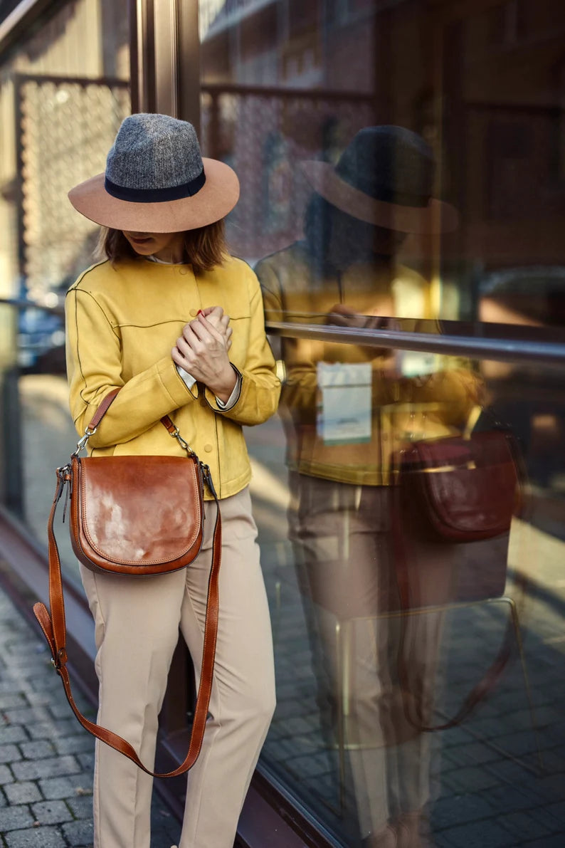 Vintage Full-Grain Leather Flap Saddle Crossbody Bag