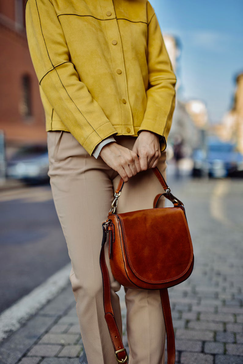 Vintage Full-Grain Leather Flap Saddle Crossbody Bag